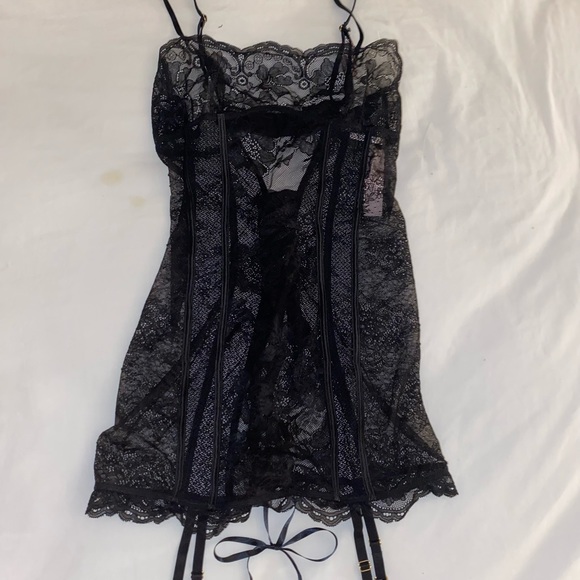 Triangle lace up garter slip - Picture 4 of 4